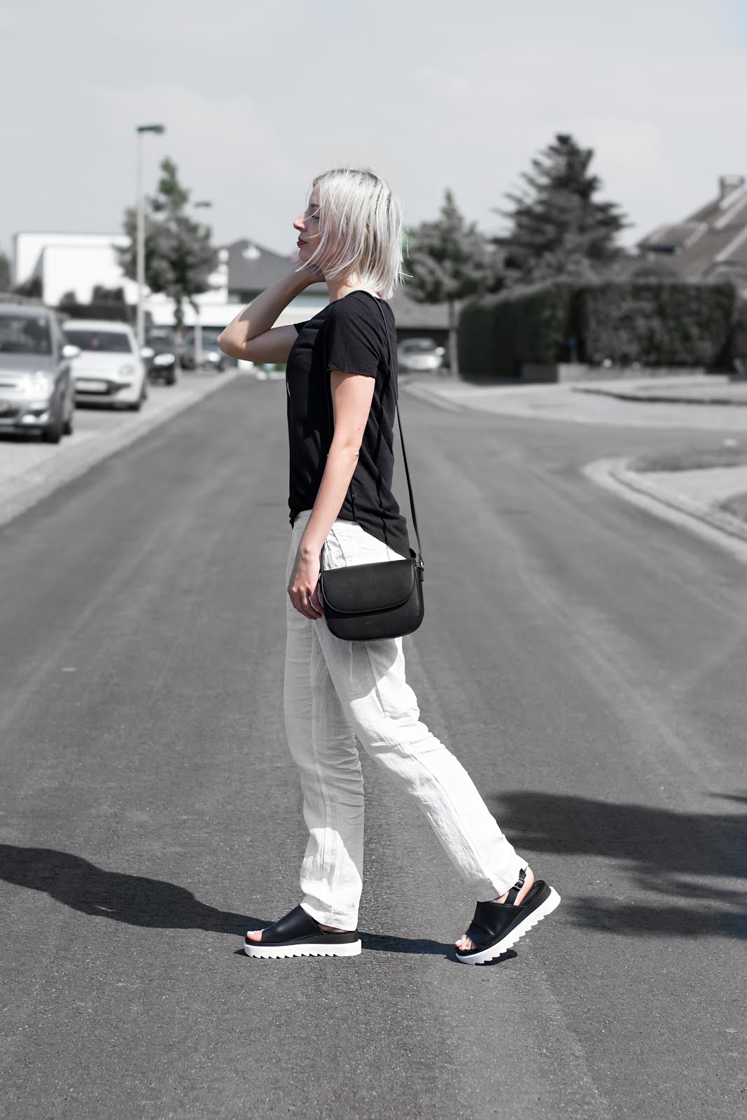 s.oliver, linen, black and white, outfit, sandals, plateau, minimalist, blogger, belium