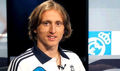Luka Modric with the real madrid jersey