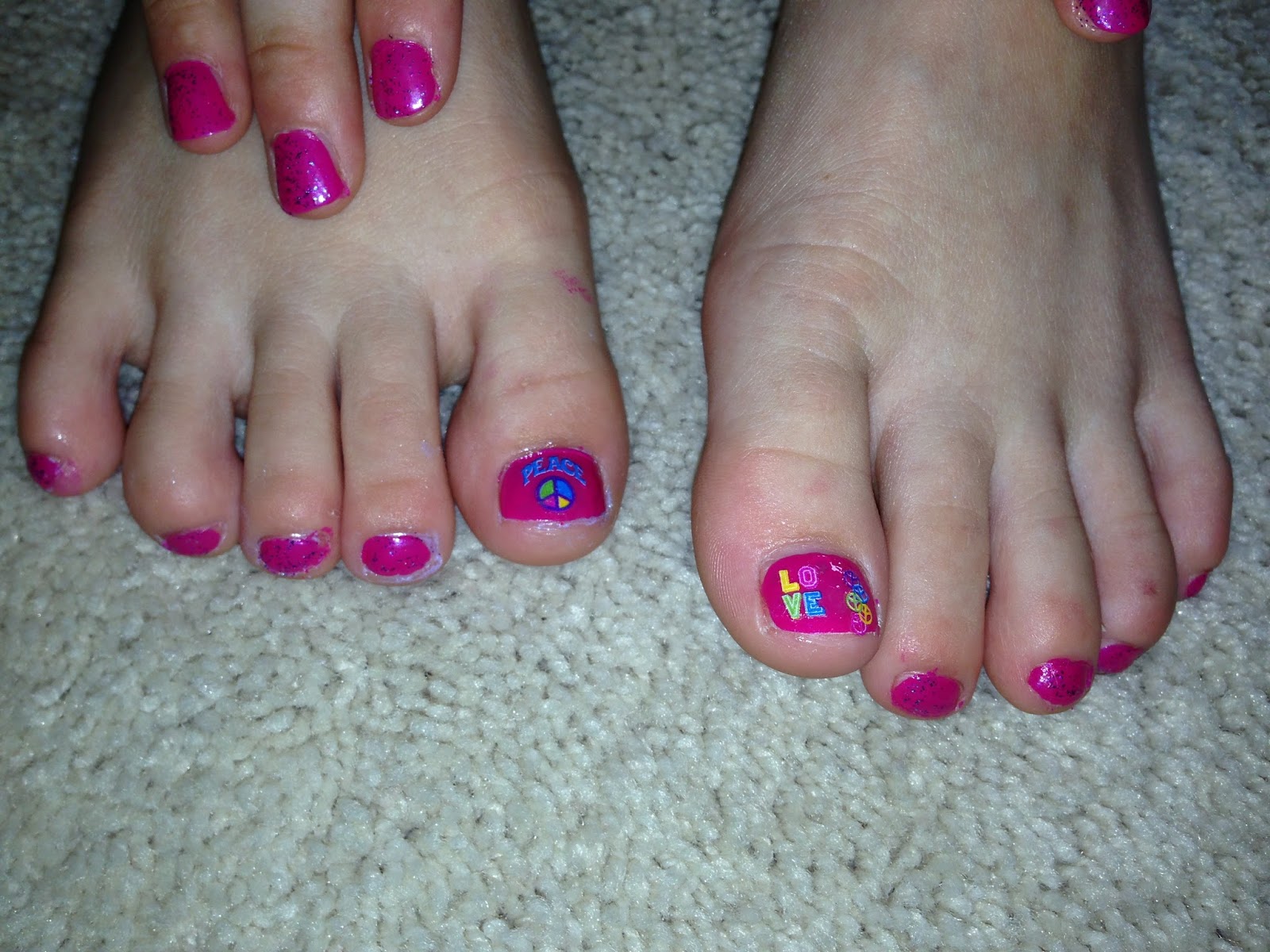 Fox Tales and Ponytails: Nails of the week: Me + the 7 year old!