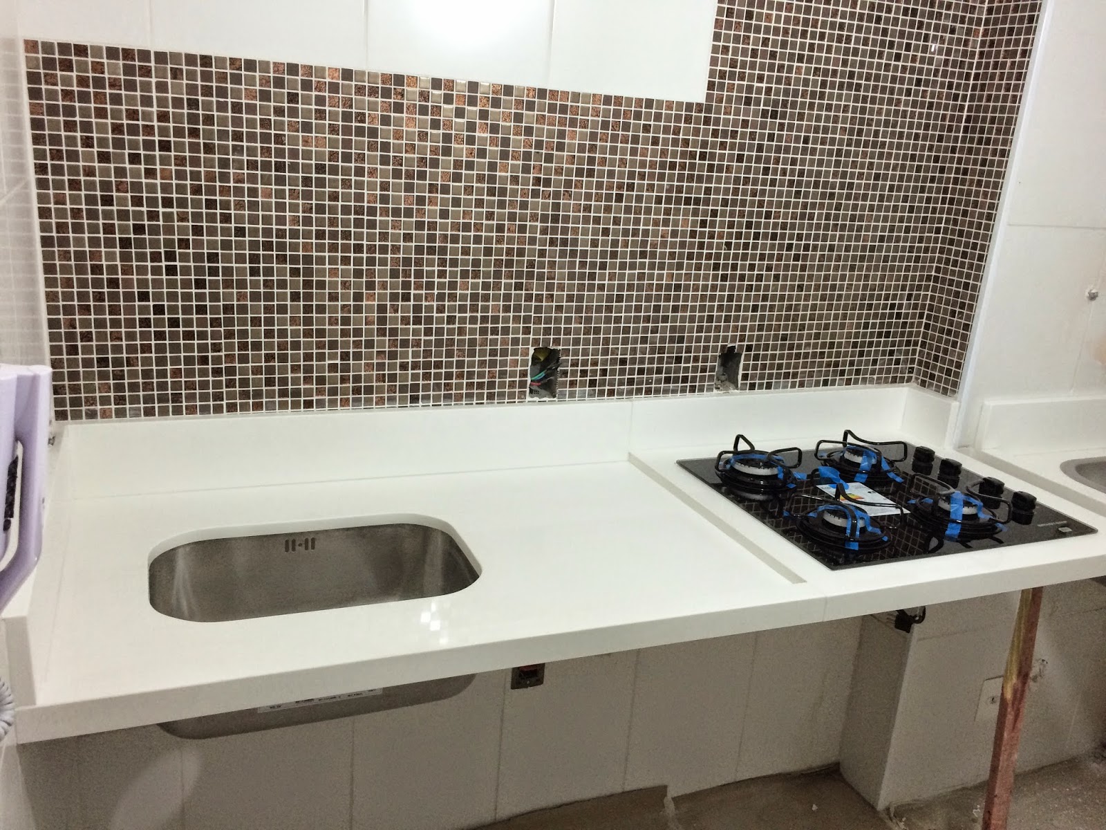 Apê 114 Bancada da Cozinha e Área de Serviço em Quartzo Branco