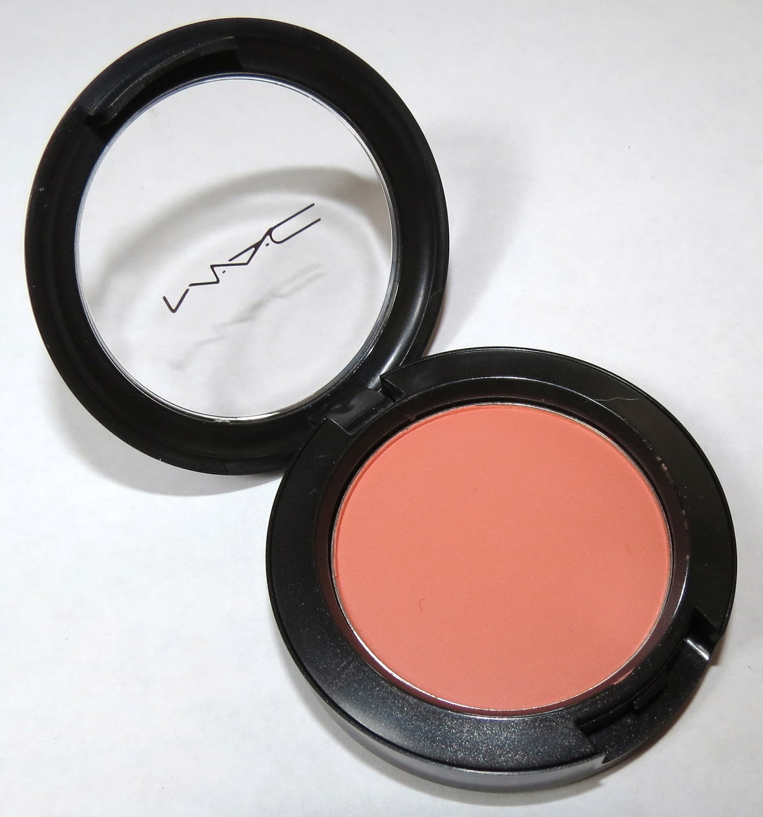 Mencari Blush On? Simak Dulu, 4 Tips Memilih Warna Blush