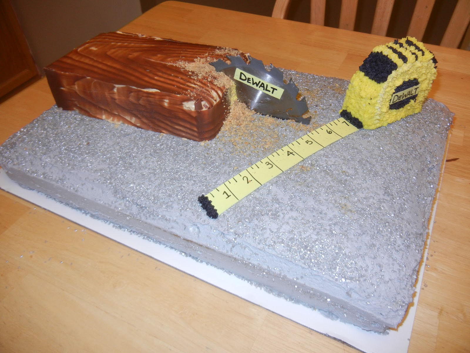 Cake Decorating Dabbler Table Saw Cake