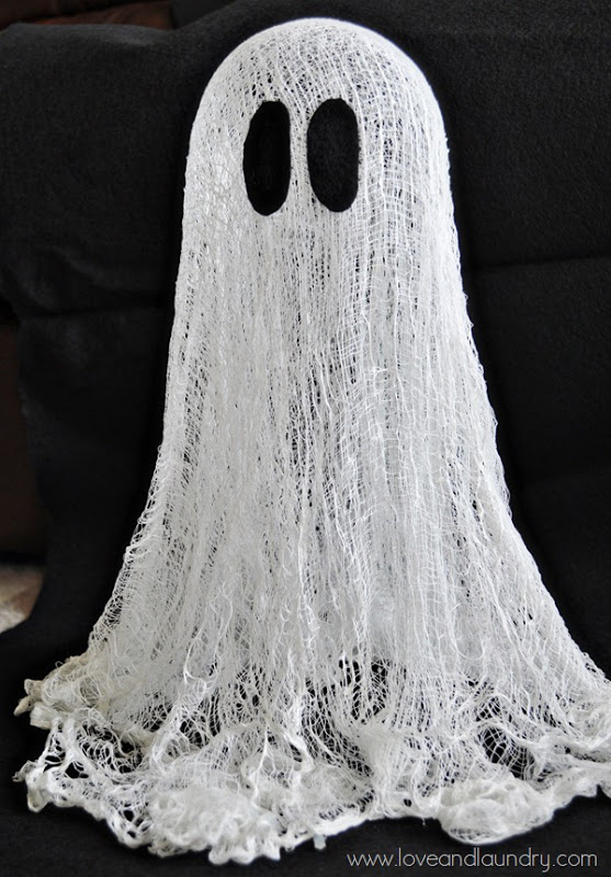 Halloween floating ghost outdoor decoration ideas 26 best Halloween spooky decoration ideas. Floating ghost ideas for Halloween. Halloween 2018 ghost decoration for front door. Halloween spooky decoration for front porch. Best ghost decoration ideas for Halloween. Halloween party decoration for outdoor.