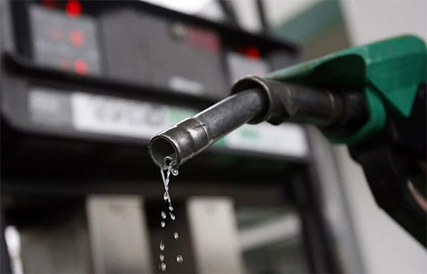 Marginal Reduction in Fuel Prices for 3rd Straight Day; Kerala Govt’s Symbolic Cut Kicks In Friday, Thiruvananthapuram, News, Business, Petrol, diesel, Kerala