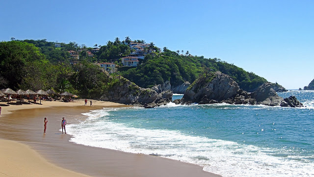 The fine sand beach of the resort... The fine sand beach of the resort...