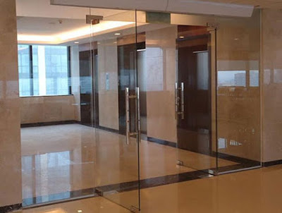 Cửa kính cường lực bản lề sàn cho tòa nhà văn phòng Cửa kính cường lực bản lề sàn cho tòa nhà văn phòng