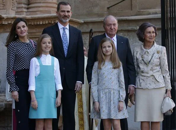 King Felipe, Queen Letizia, King Juan Carlos, Queen Sofia, Crown Princess Leonor and Infanta Sofía