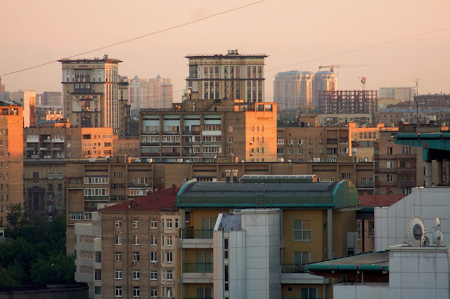 вид с крыши жилого дома на Новинском бульваре в сторону Студенческой улицы, жилой комплекс «Кутузовский»