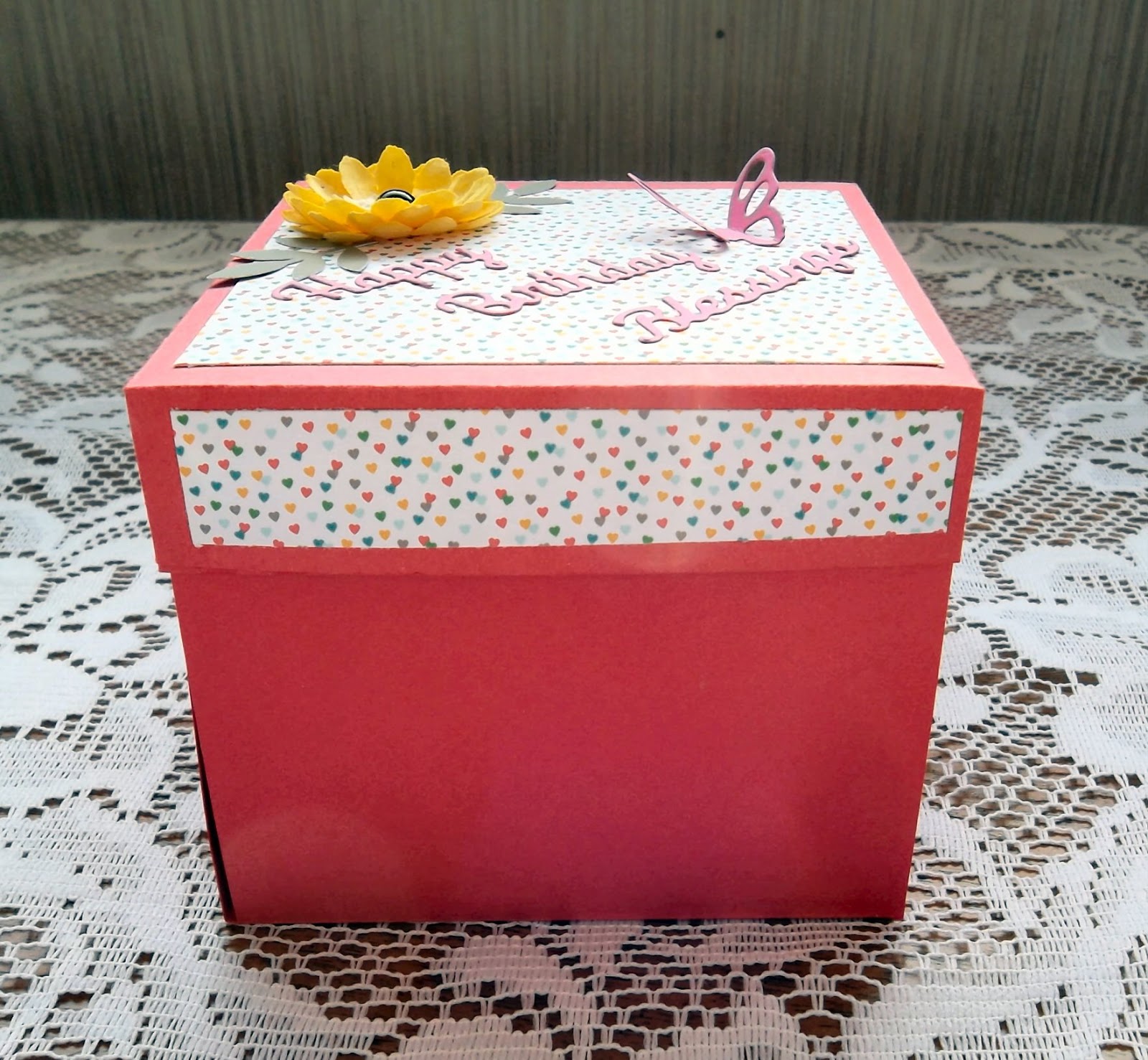 Cricut Fun! Explosion BoxA Lighted Birthday Cake
