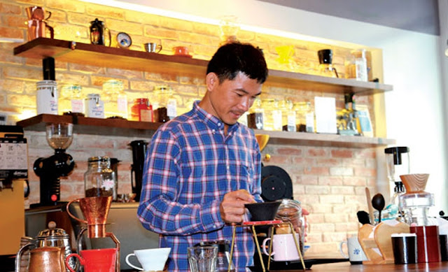 Ông chủ Shin Coffee - Nguyễn Hữu Long Ông chủ Shin Coffee - Nguyễn Hữu Long