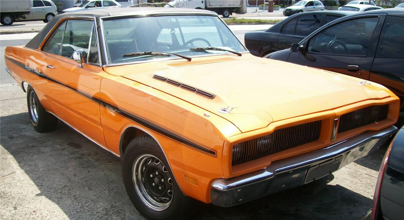 Registros Automotivos do Cotidiano: Dodge Charger R/T 1975