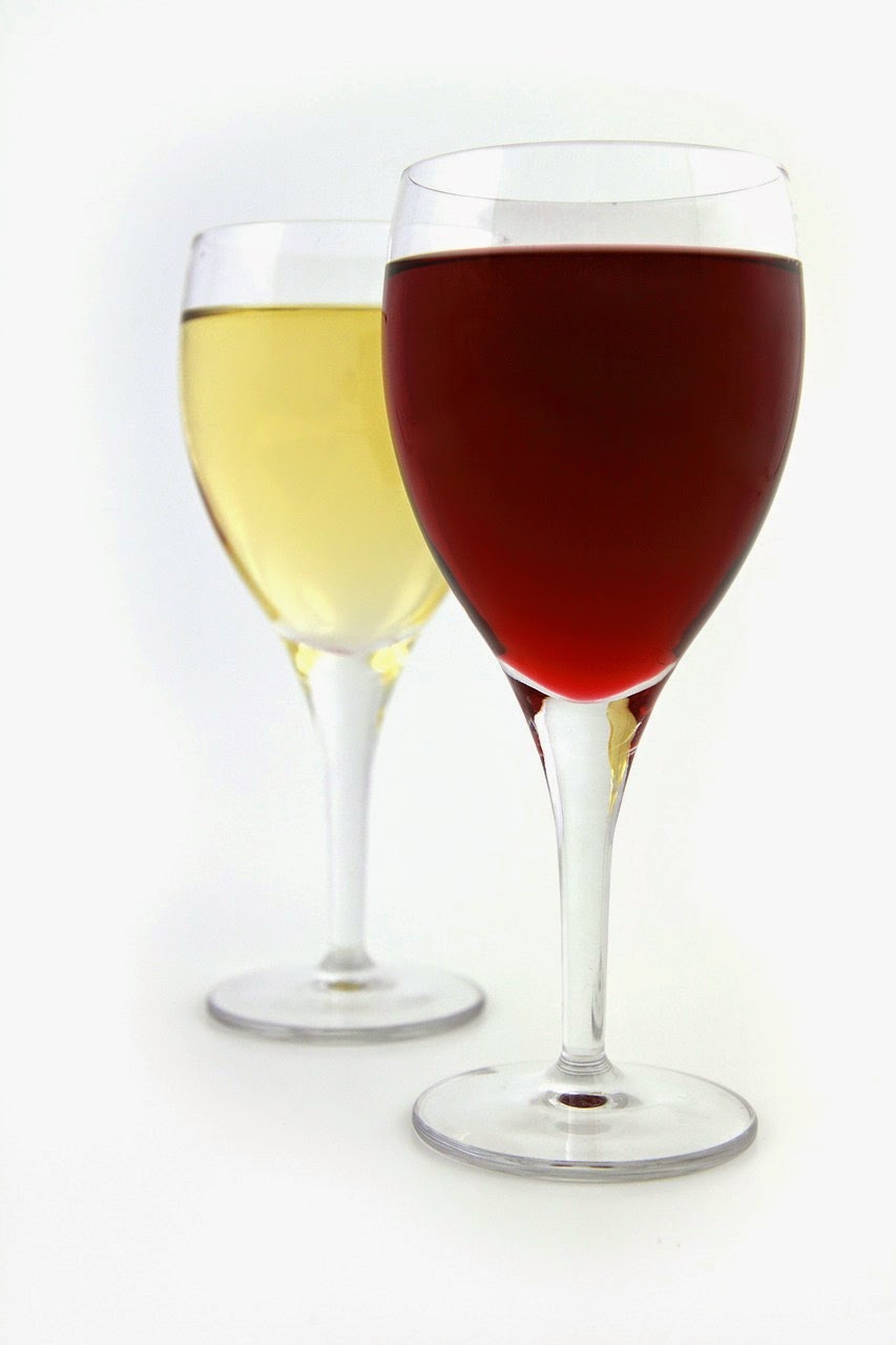 Weißwein und Rotwein