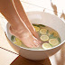 6 Bahan Rendaman Alami untuk Atasi Bau Kaki. Meski Buka Sepatu, Tetap Kering dan Wangi