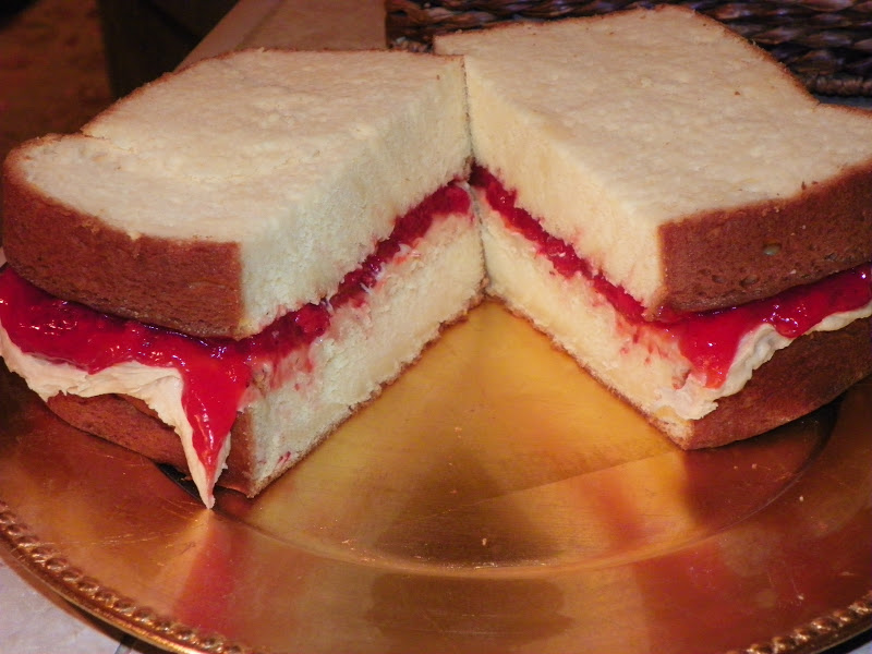 Plumeria Cake Studio Peanut Butter & Jelly Sandwich Cake