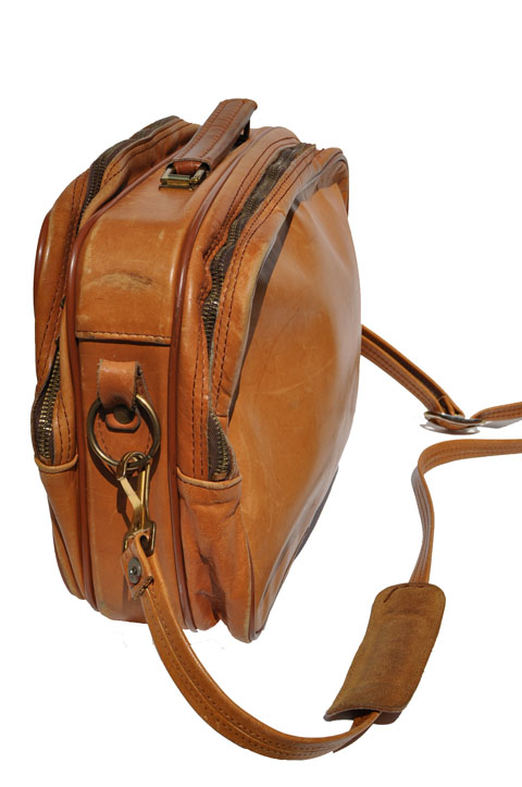 goodbye heart vintage: Vintage 1970s Leather Shoulder Bag. Carry On. Tote.