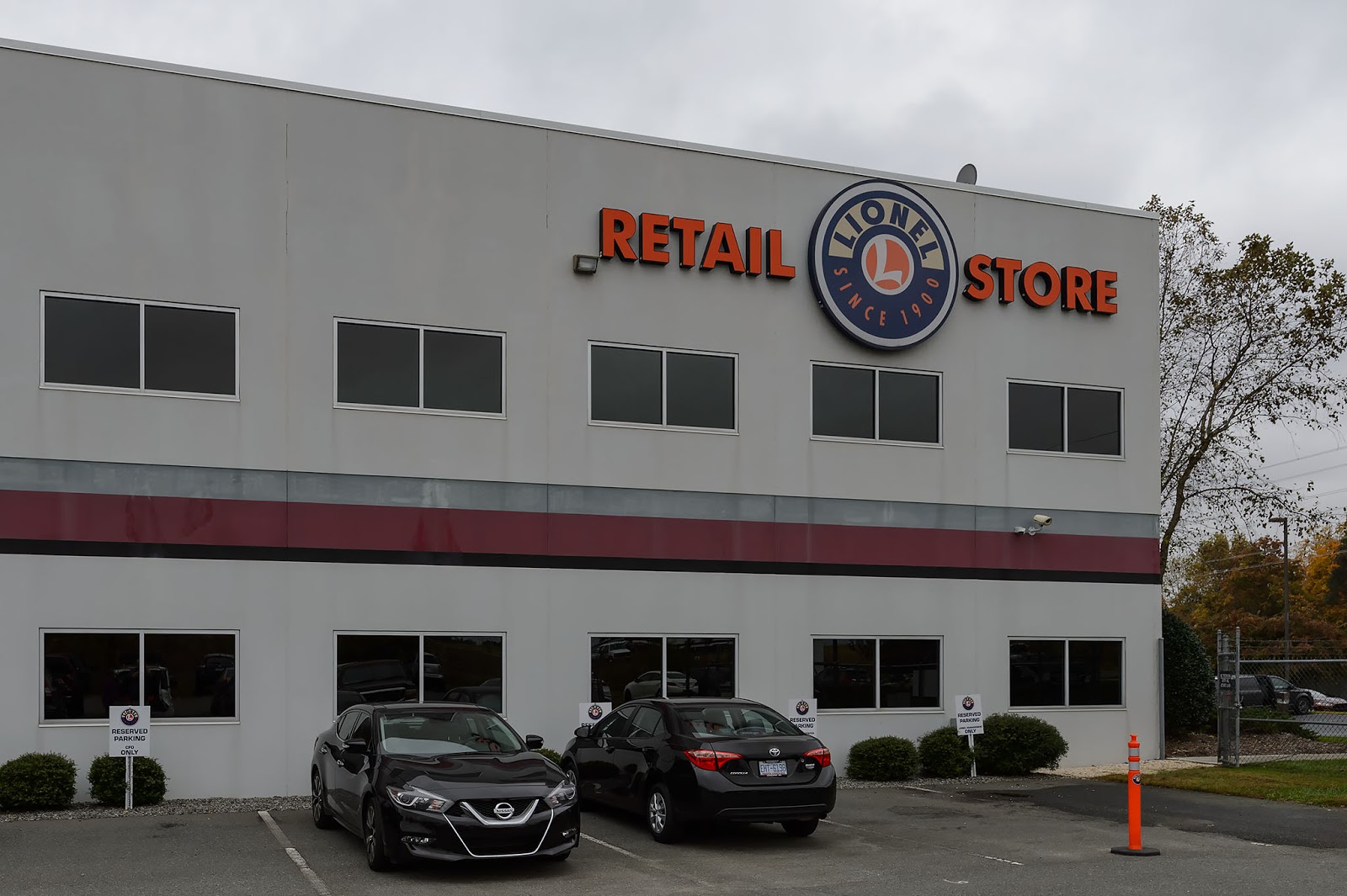 Bubba's Garage Hunting Bargains at the Lionel Warehouse Sale