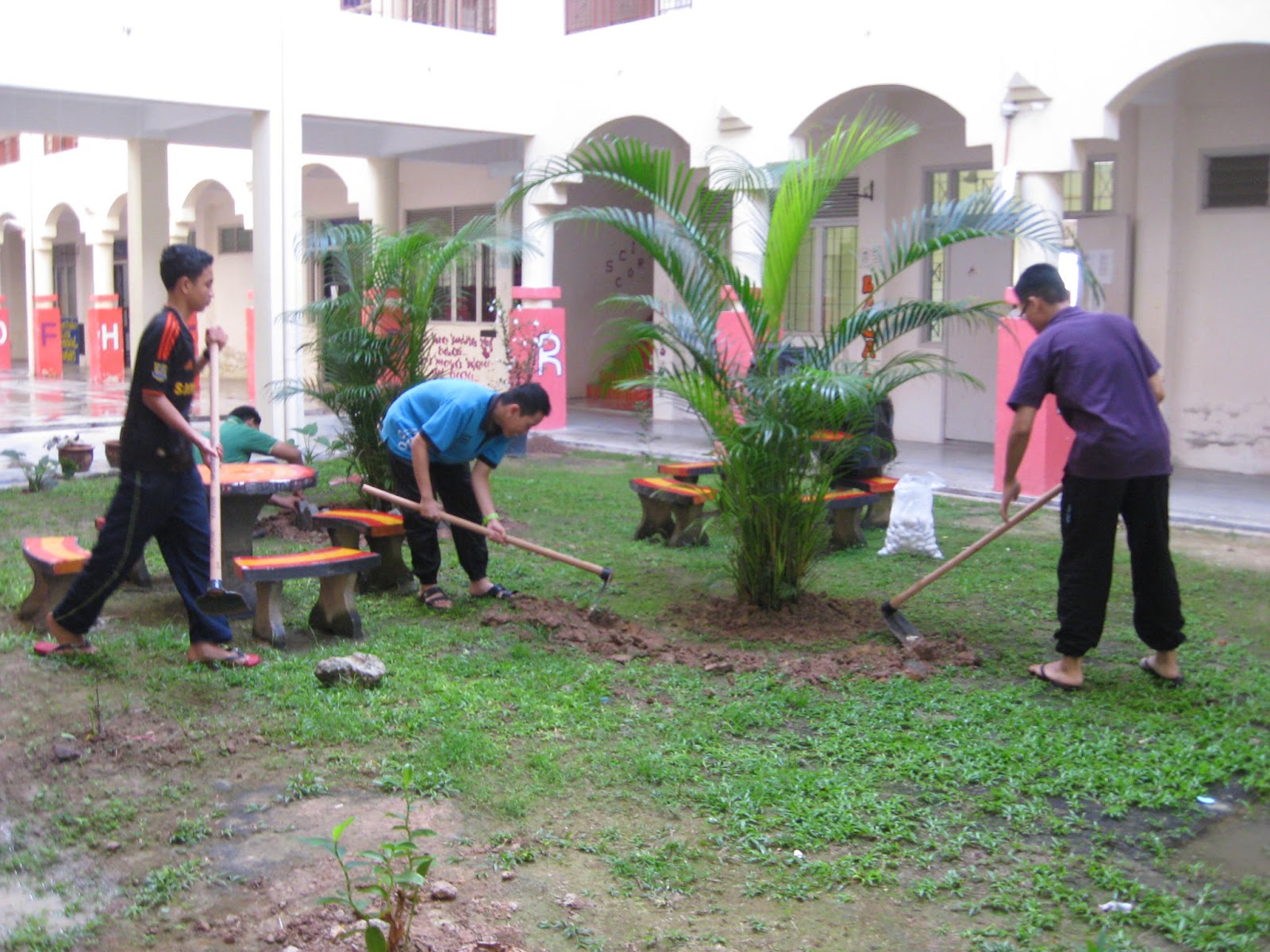 Manfaat gotong royong image