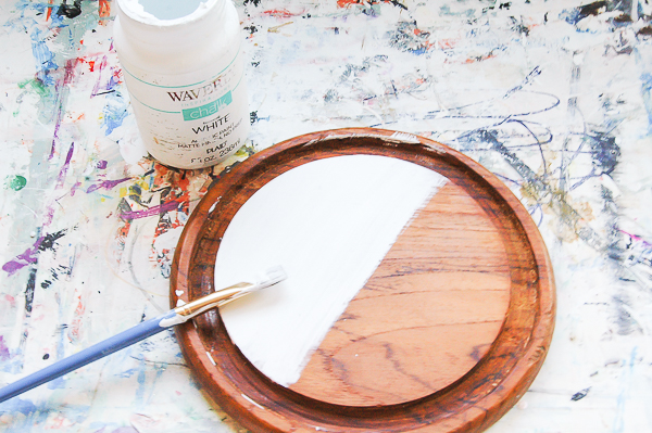 Painting bottom of wood platter with white chalk paint, diy snow globe, christmast
