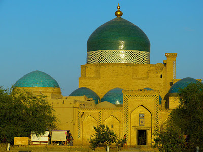 Khiva: ícone da cultura islâmica e berço da computação BLOG LUGARES DE MEMÓRIA - Matéria Khiva - Foto LoggaWiggler por Pixabay