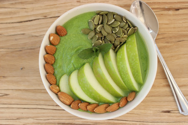 green apple and mint smoothie bowl 