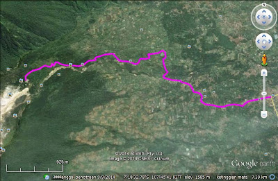 Rute dari Pertigaan Cisurupan ke parkiran Camp David sejauh 8,2 km Rute dari Pertigaan Cisurupan ke parkiran Camp David sejauh 8,2 km