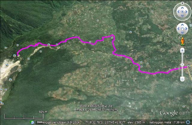 Rute dari Pertigaan Cisurupan ke parkiran Camp David sejauh 8,2 km Rute dari Pertigaan Cisurupan ke parkiran Camp David sejauh 8,2 km