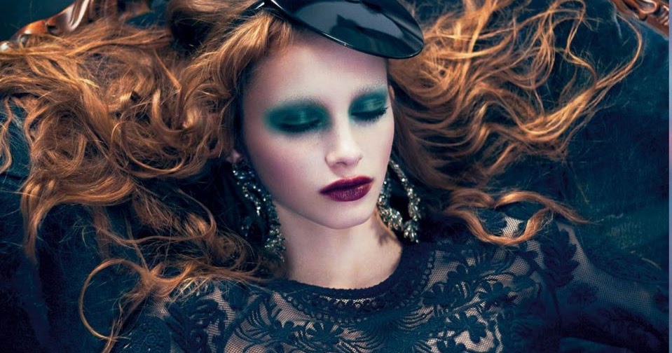 Maya La Princesse Guerrière ACTUALITÉS/NEWS: Fairytale princess Maya in the latest issue of Dress