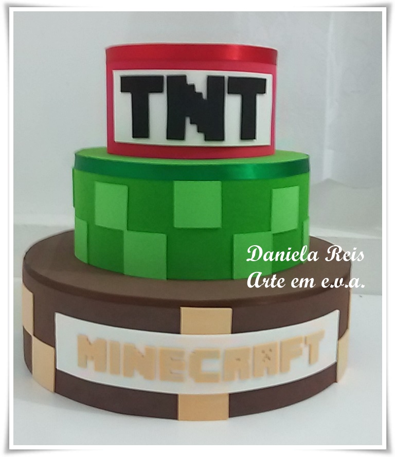 Déia Doces - Bolo Minecraft! Decorado com Chantilly