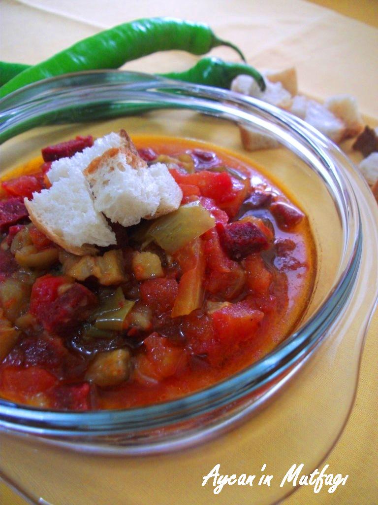 Sucuk ve Patlıcanlı Melemen Bomba Yemek Tarifleri