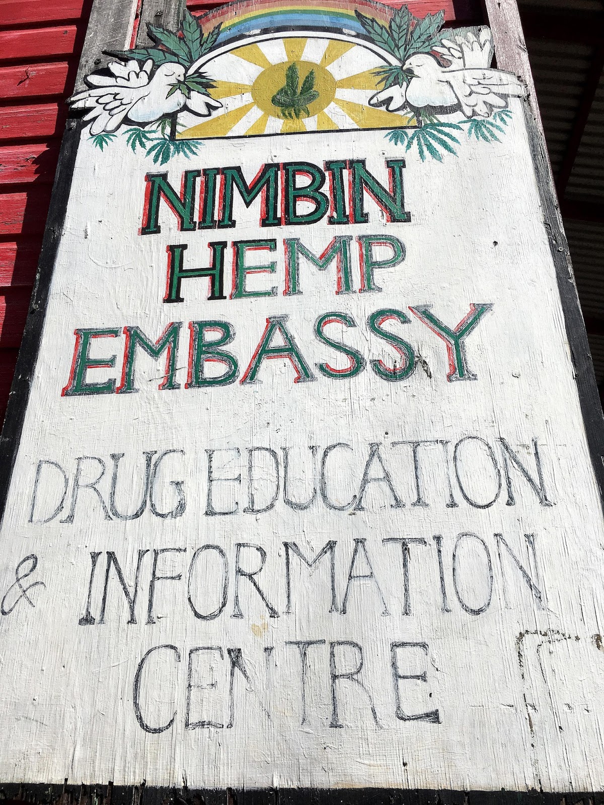 A trip to Byron Bay is not complete without visiting the hippie capital of Australia-Nimbin. For my third time to Nimbin I joined a day trip with Happy coach and Princess Fiona.
