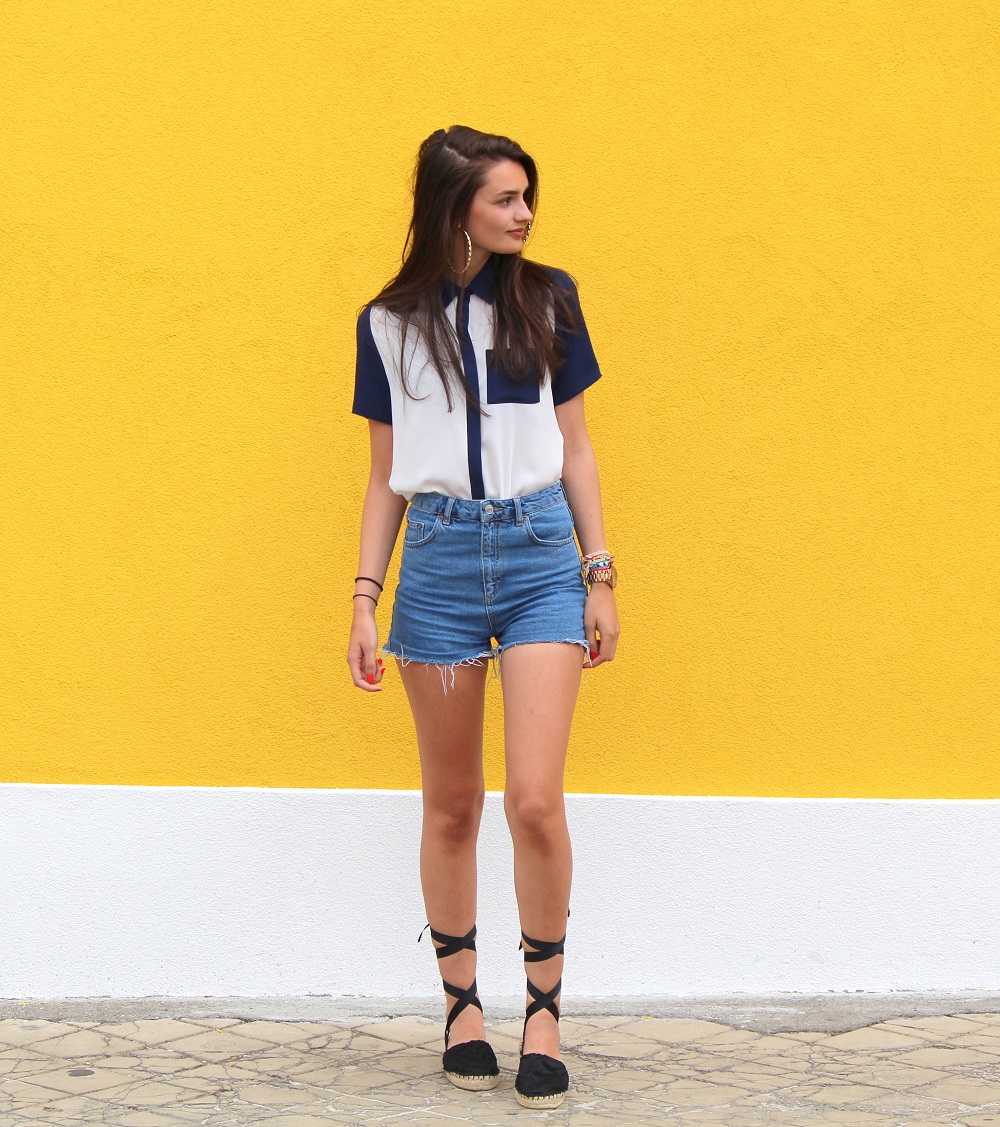 peexo fashion blogger wearing colour block blouse and denim mom shorts and espadrilles