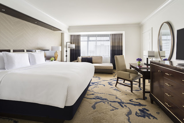 Overlooking the Colorado Rockies, The Ritz-Carlton, Denver offers a downtown hotel with a luxury spa, meeting space and signature restaurant.