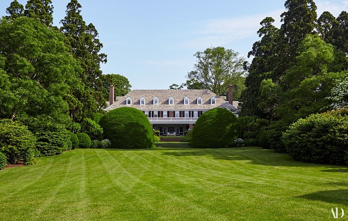 Tory Burch's chic, impeccable and beautifully layered Southhampton home!