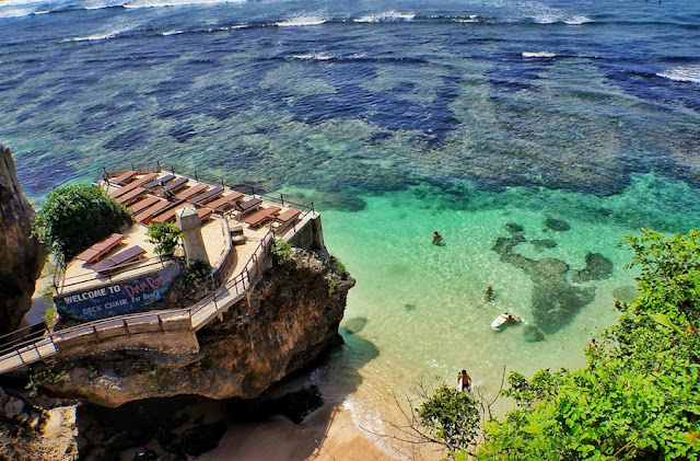 Keindahan Blue Point Beach, Menikmati Pantai dari Celah Gua Keindahan Blue Point Beach, Menikmati Pantai dari Celah Gua