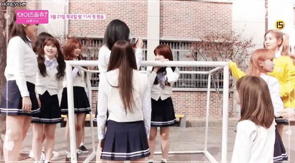 아이즈원, 급식들과 어울리는 교생샘 은비..