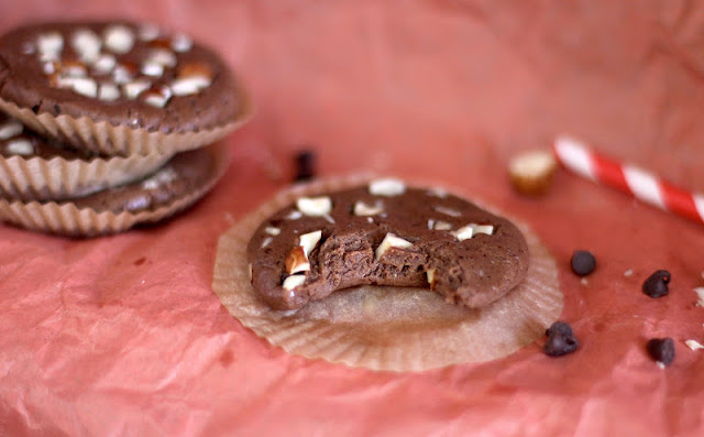 These 3-ingredient Healthy Nutella Fudge Protein Cookies are easy to make, don't require any baking, and they're refined sugar free and gluten free too! -- Healthy Dessert Recipes at the Desserts With Benefits Blog