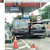 Jadi Buah Bibir Netizen,,,, Foto Dua Mobil Gancet di Gerbang Tol Ini Viral Di Dunia Maya. TERNYATA Begini Peristiwa Sebenarnya