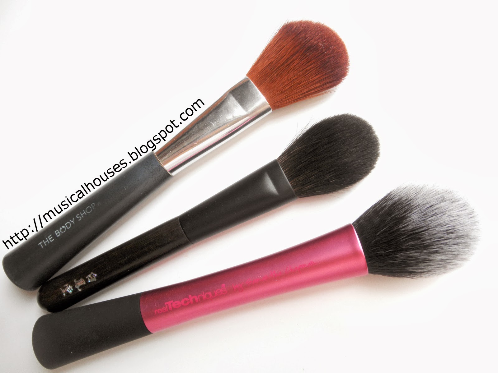 Blush Brush Comparison Hakuhodo, Real Techniques, The Body Shop of