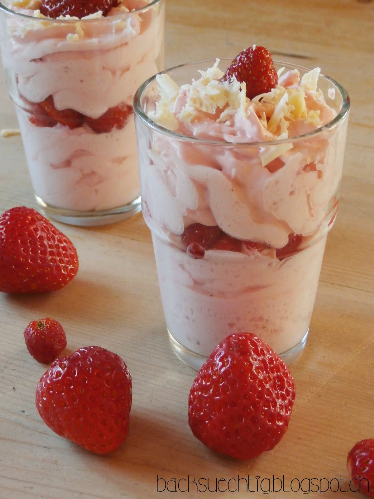 backsüchtig: Erdbeer-Joghurt-Mousse
