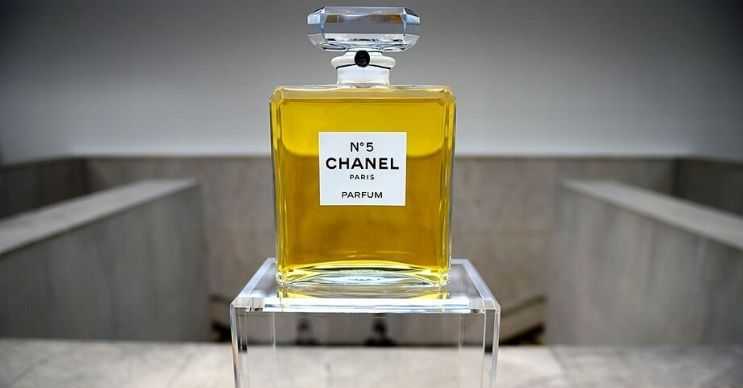 Parfüm dünyadaki en pahalı sıvılardan biridir, özellikle Chanel 5 fiyatıyla dudak uçuklatmaktadır.