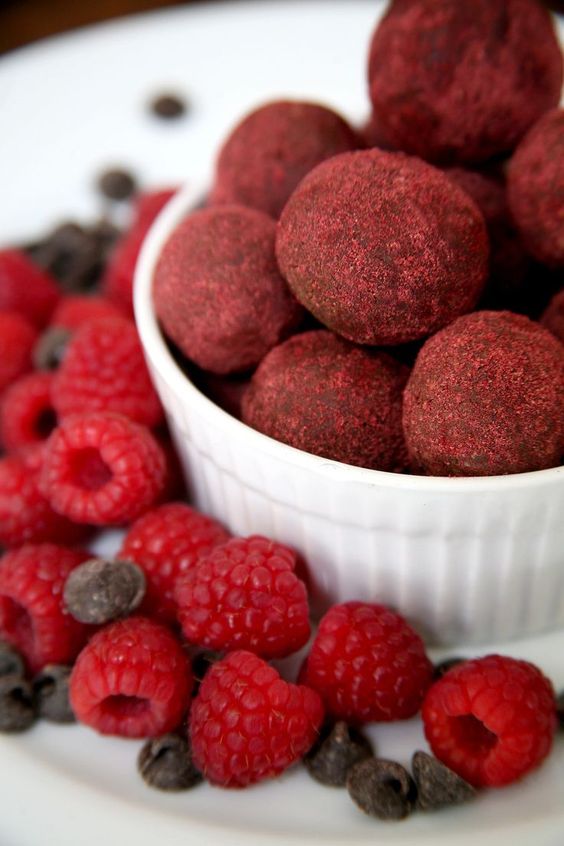 Chocolate Raspberry Protein Balls Disguised as Truffles #chocolate #raspberry #protein #balls #disguised #truffles #cake #cakerecipes #dessert #dessertrecipes Chocolate Raspberry Protein Balls Disguised as Truffles #chocolate #raspberry #protein #balls #disguised #truffles #cake #cakerecipes #dessert #dessertrecipes
