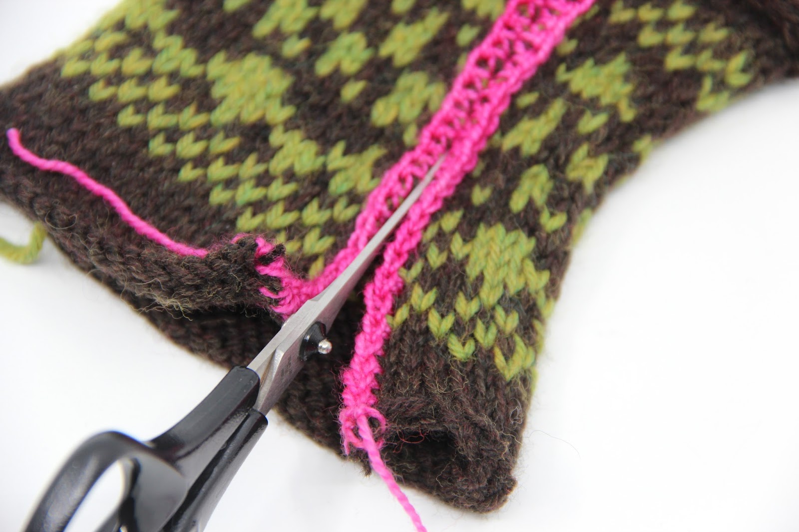 Knitter's Pride Sticking Your Steeks How To Cut Your Knitting Without