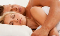 / razones de dormir desnudo beneficios dormir desnudos