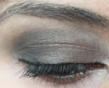 Smoky eye makeup with theBalm N*de'Tude palette