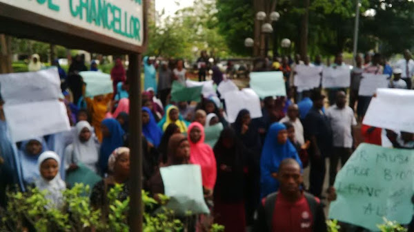 Muslim Students Protests At The University Of Lagos Today Over Cancellation Of Their Muslim Group (Photos) 13 Muslim Students Protests At The University Of Lagos Today Over Cancellation Of Their Muslim Group (Photos) - Campus Trybe