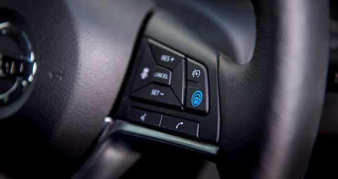 Nissan Leaf 2 ProPilot control buttons