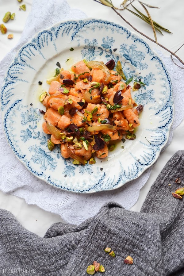 GNOCCHIS DE BONIATO CON ACEITUNAS Y PISTACHOS (SG, SL, VEG)