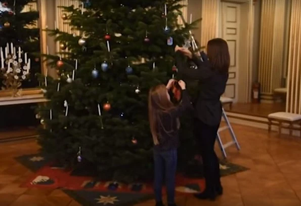 Prince Frederik, Princess Mary, Prince Christian, Princess Isabella, Prince Vincent,Princess Josephine Christmas