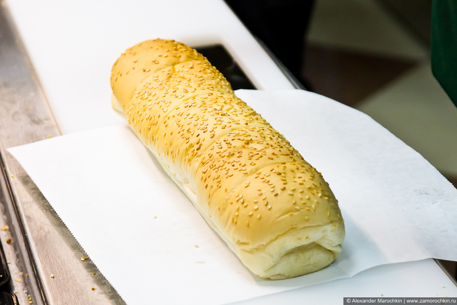 Белый хлеб с кунжутом в Subway