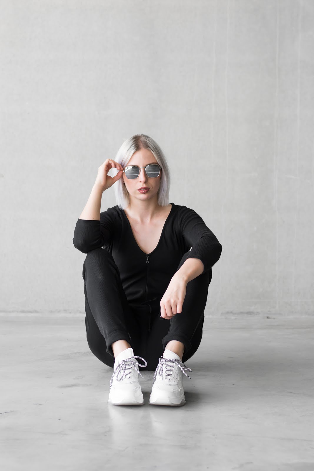 Black jumpsuite, dad sneakers, all white, balenciaga, knock off, sacha shoes, black and white, minimal, street style, sunglasses pull & bear